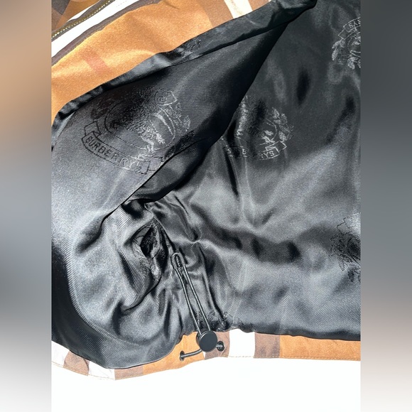 Burberry Medium Jacket - Picture 9 of 15